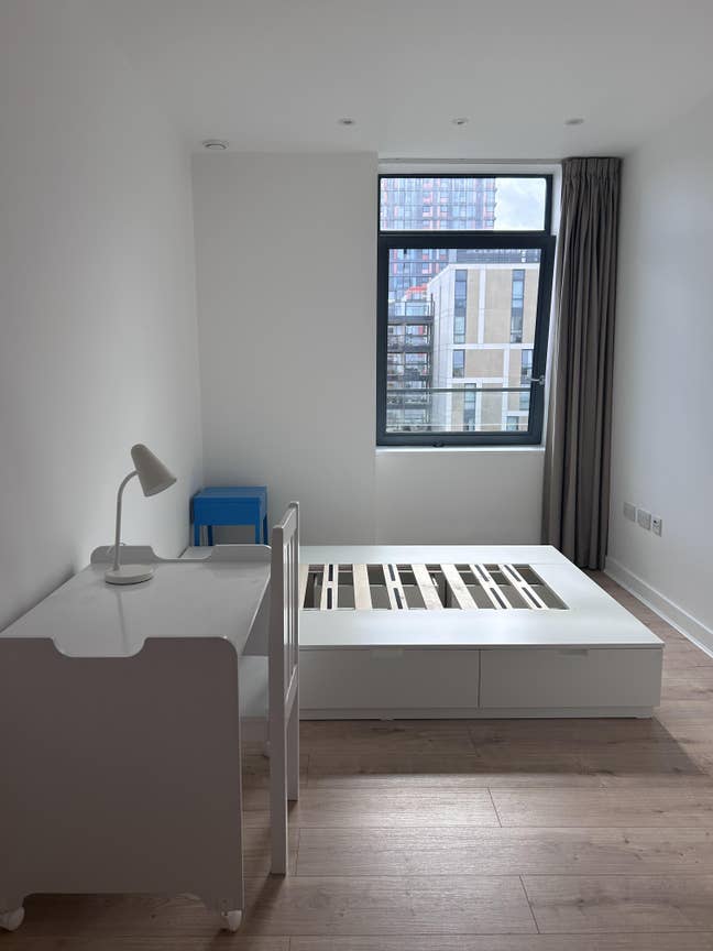 ✨ Modern E20 Flat – 2 Rooms Available ✨ Main Photo
