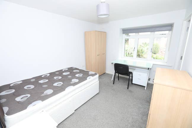 Refurbished 3 bedroom Flat Main Photo