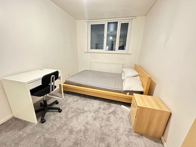 Three large double rooms available in Bermondsey  Main Photo