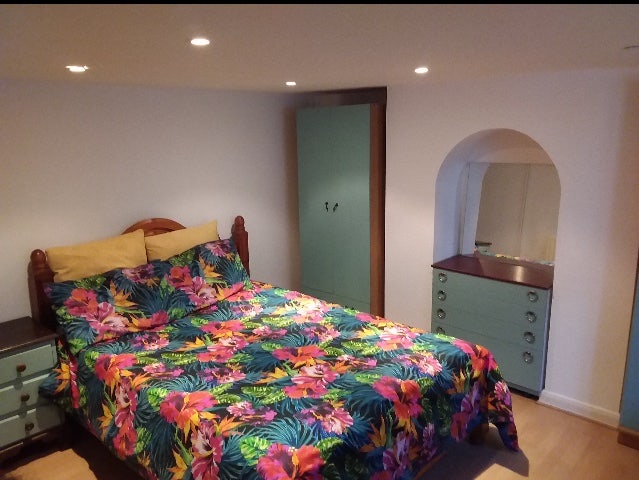 Lovely Large Room Guildford Centre  Main Photo