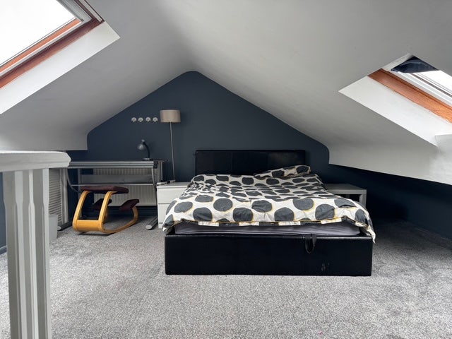 Large loft bedroom overlooking beautiful garden  Main Photo