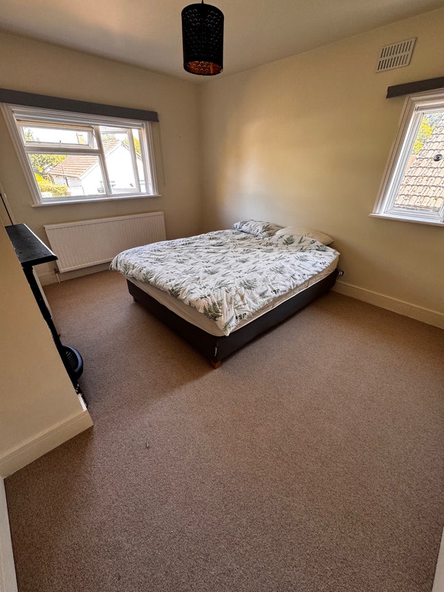 Double room and off street parking  Main Photo