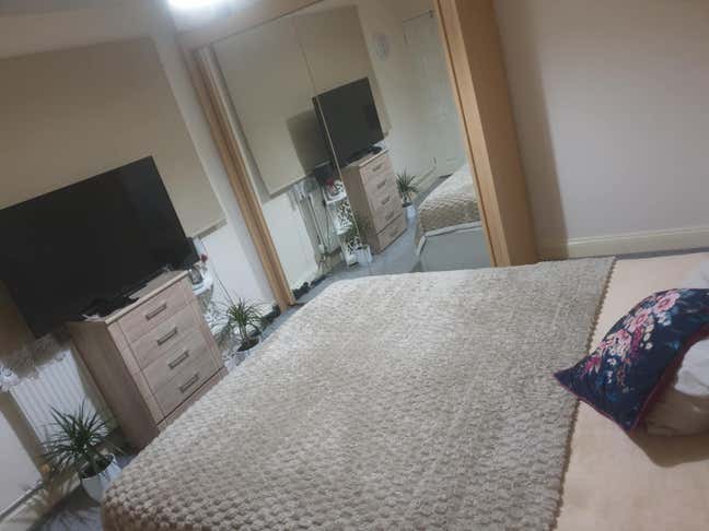 Large Double room Hounslow Main Photo