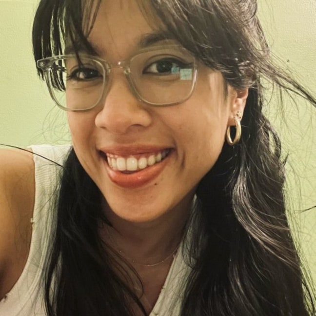 I am a professional female aged 35. I am look... Main Photo