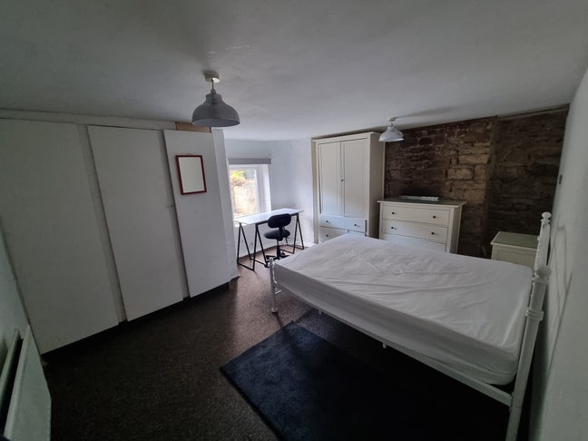 P grad/mat. Student Room in postgrad house Main Photo