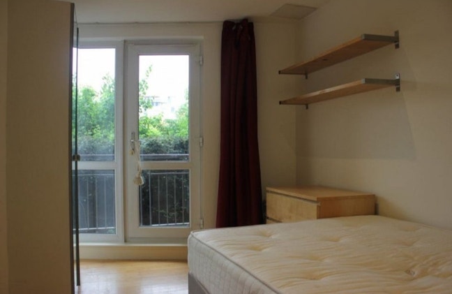 Double Bedroom with Gym - Near Canary Main Photo