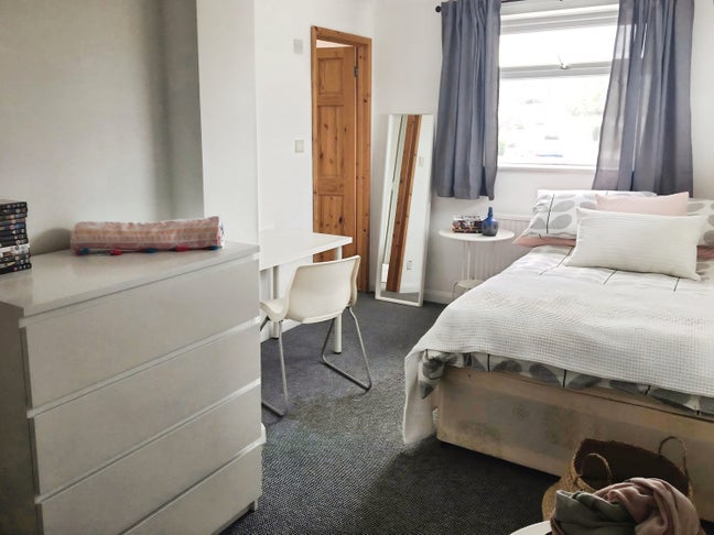 EN-SUITE Room In Lovely House Share Main Photo