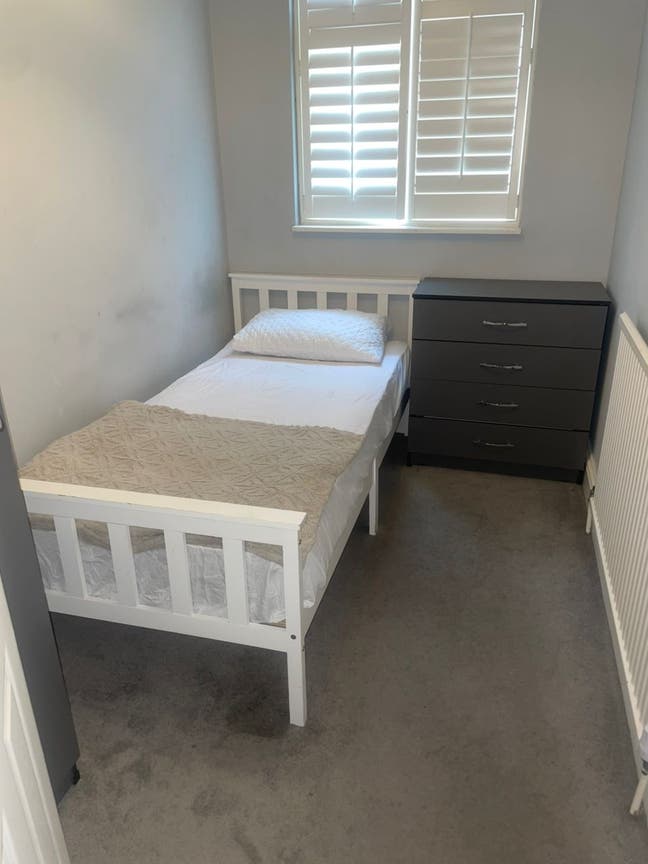 A Cosy Bedroom Haven in Bromley (Surrey Road) Main Photo