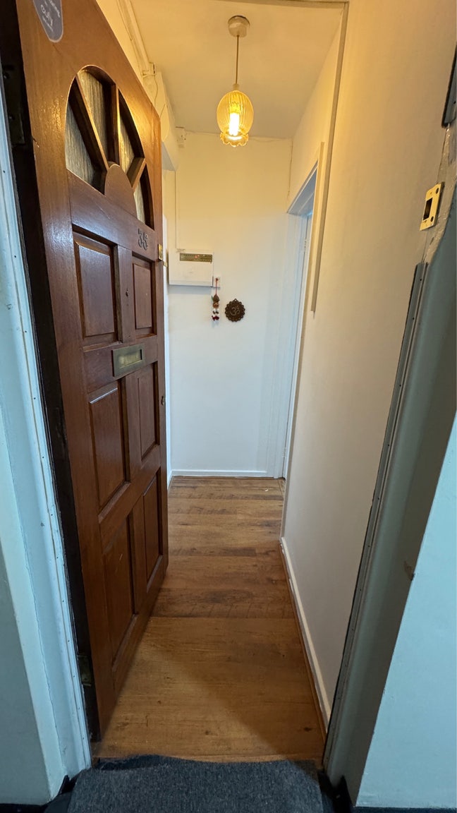 2 bed flat ready to move in  Main Photo