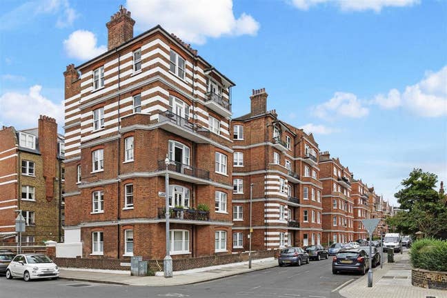 Beautiful double room w/ balcony in Battersea  Main Photo
