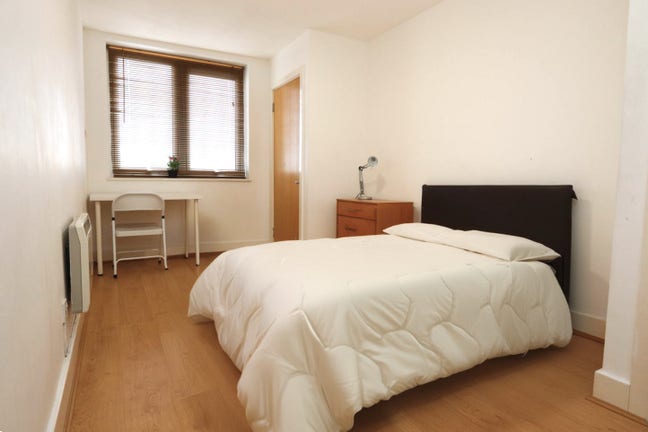5mins Walk to Aldgate East Tube! Luxurious Double  Main Photo