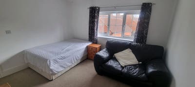 Large Room for Rent Main Photo