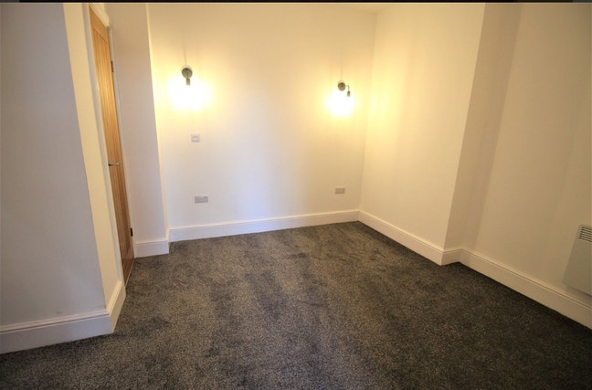 Modern one bed flat on Street Lane 🌳 Main Photo