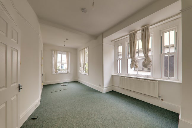 Double Room located near Worthing Train Station! Main Photo