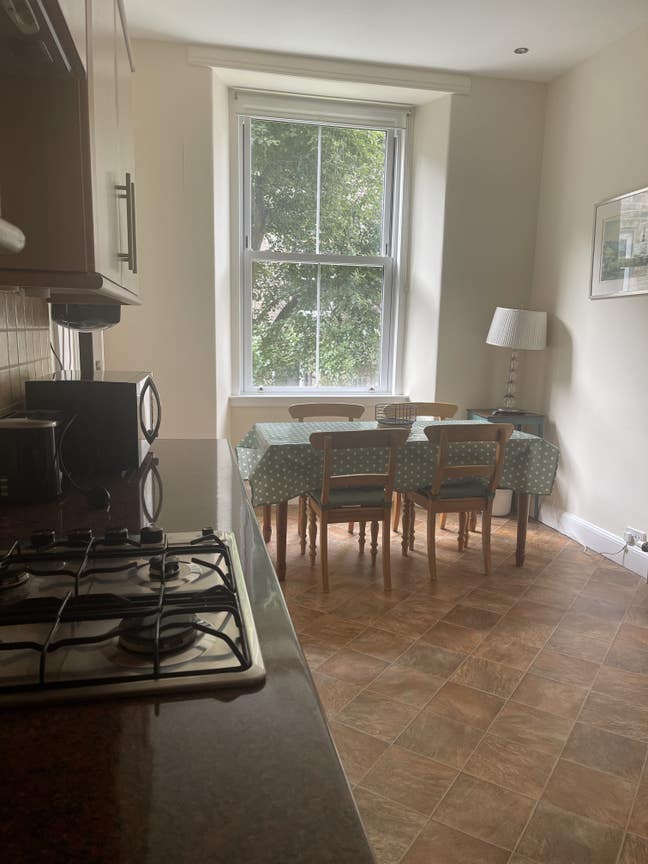 Whole flat to let  Main Photo