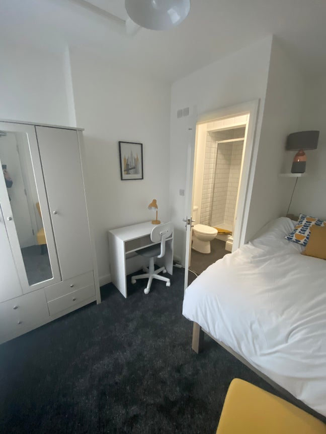 Stunning Small Shared House  Main Photo