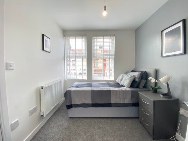 Your Dream En Suite Room Awaits in Gillingham! Main Photo