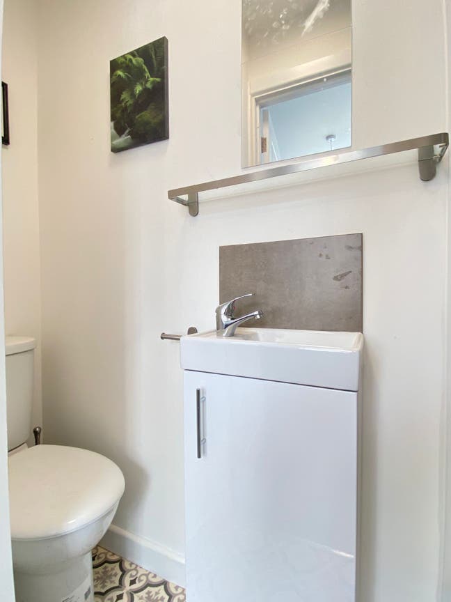 Your Dream En Suite Room Awaits in Gillingham! Main Photo