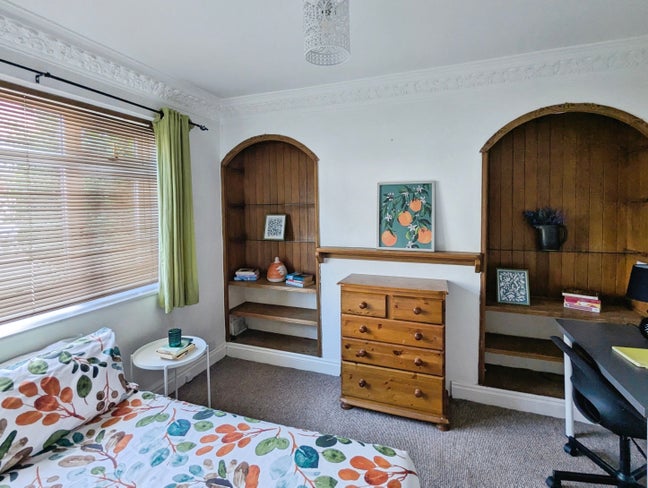 Lovely double room on Rough Common Road Main Photo