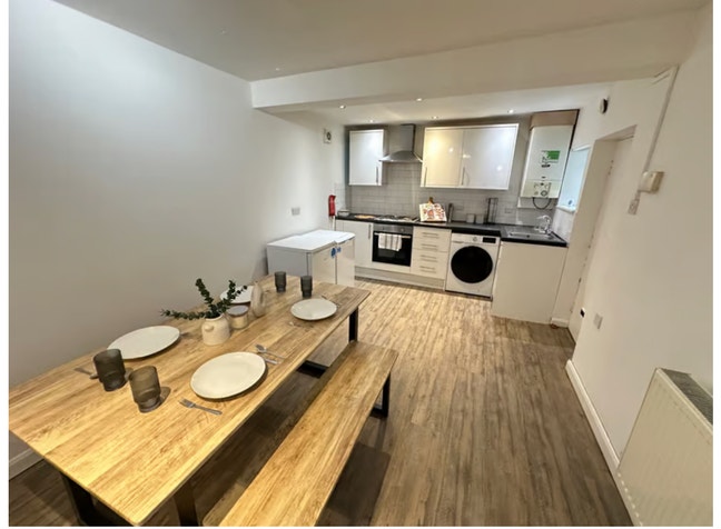Super 3 bed apartment Hyde Park  Main Photo
