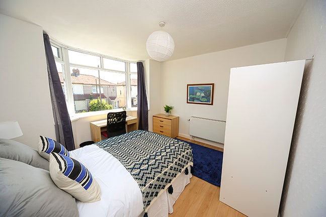 Double room in large house close to Airbus, MOD Main Photo