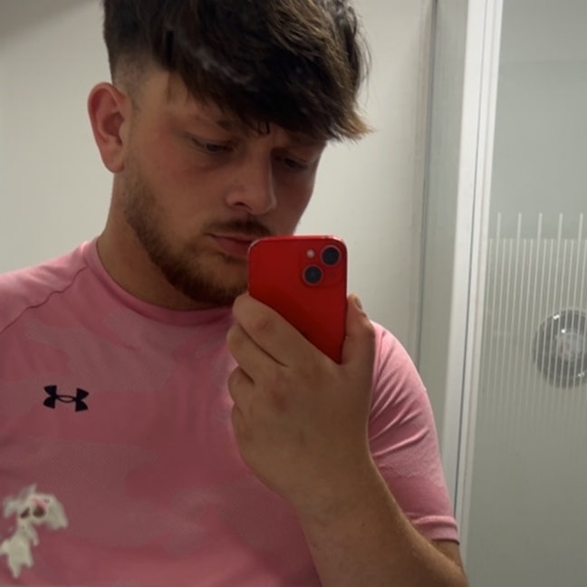 Just moved down to Cardiff working in a barbe... Main Photo