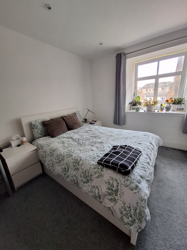Spacious room with bathroom in Leith Main Photo
