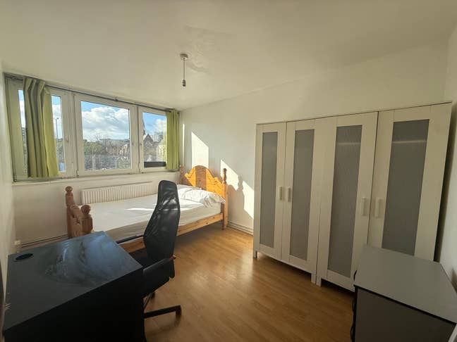 Spacious Double Bedroom in Poplar E14 Main Photo