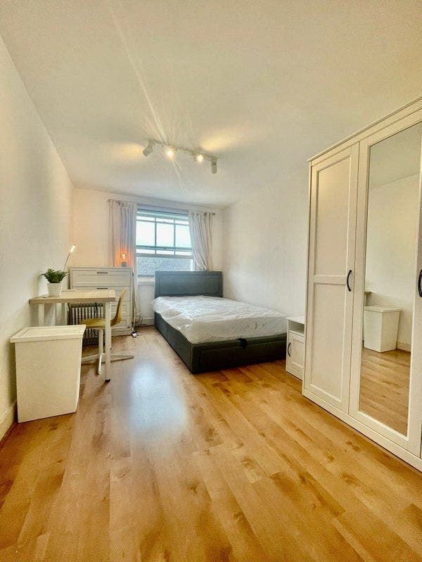 Double Room Available near Waterloo/Southbank Main Photo