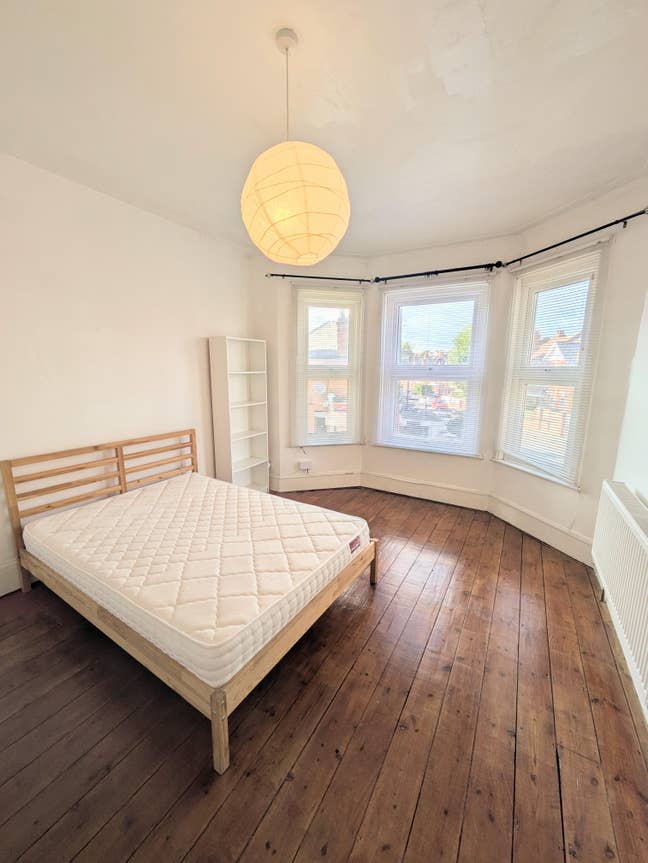 4 Bed Maisonette, Cricklewood, NW2 Main Photo
