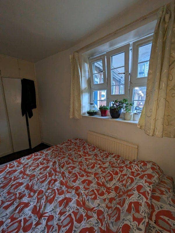 Double room w big living room in stepney green Main Photo