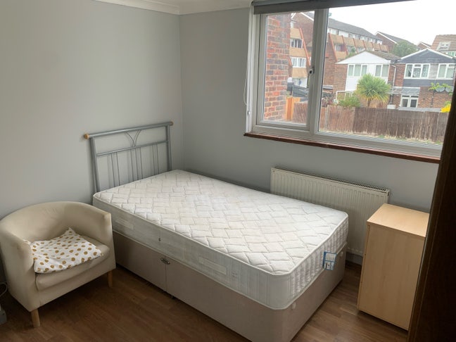 Bright single room / Brentford  Main Photo