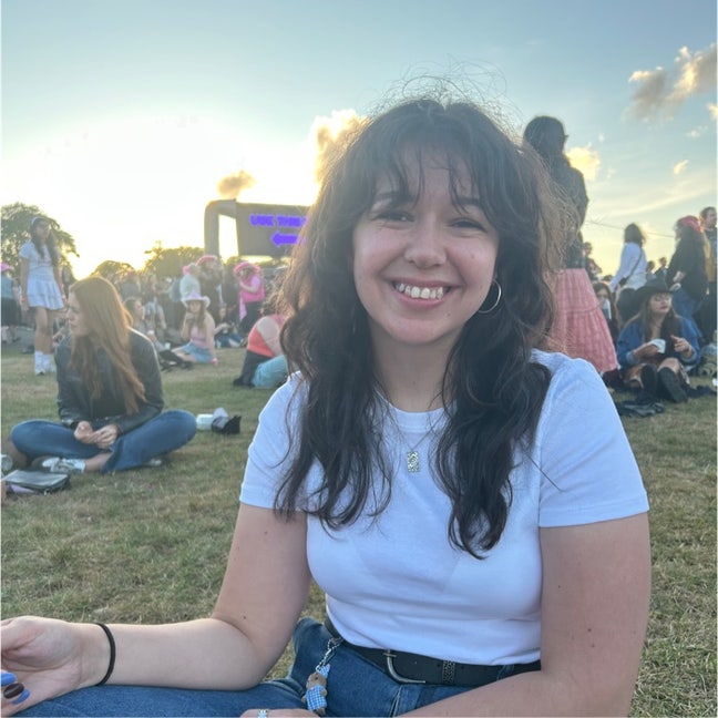 I’m a full time masters student who is also... Main Photo