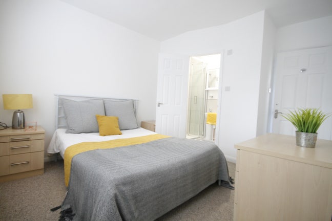Double en-suite room in quiet cul-de-sac Main Photo