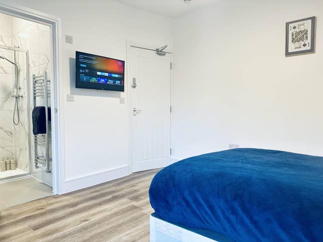 Brand new house all en-suite room Hayes Main Photo