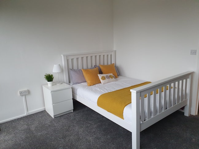 Newly renovated double room near Stratford  Main Photo