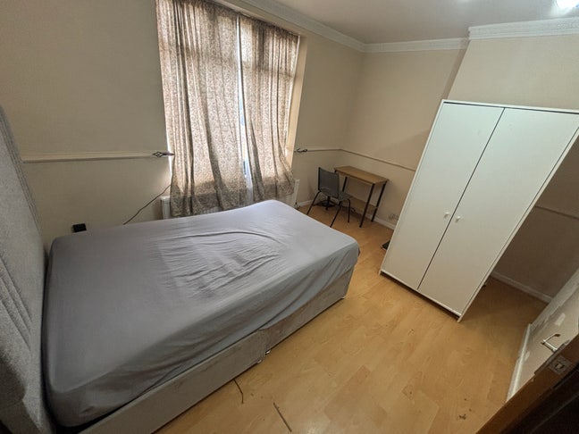 Spacious Double Room Available near Heathway (1 mi Main Photo