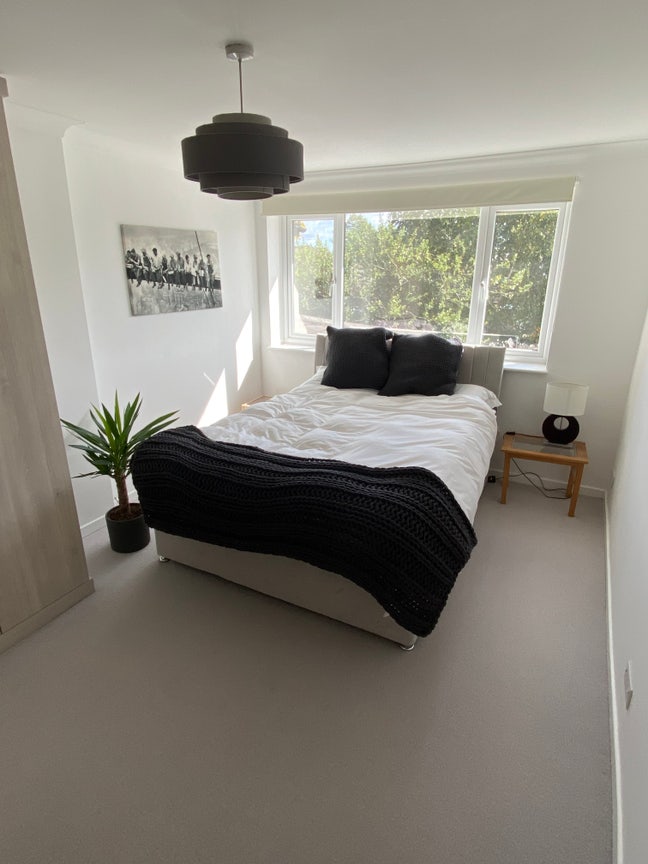 3 bedroom house fantastic location in Beaconsfield Main Photo