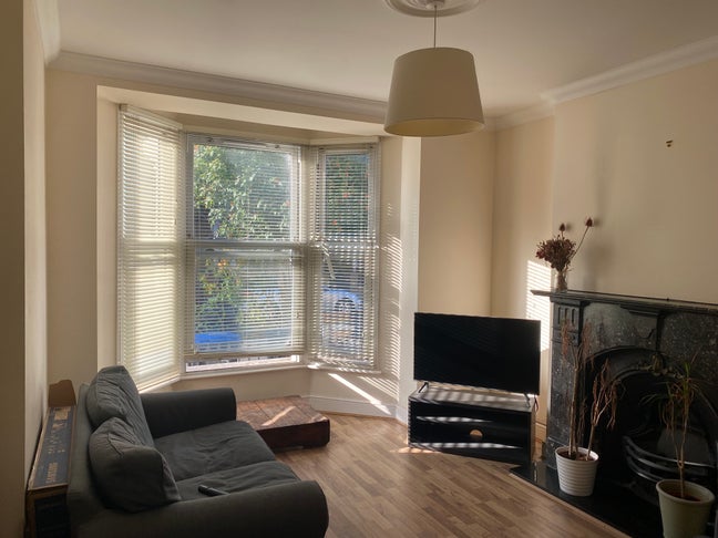 Spacious Double Room in an Great location/Quiet St Main Photo