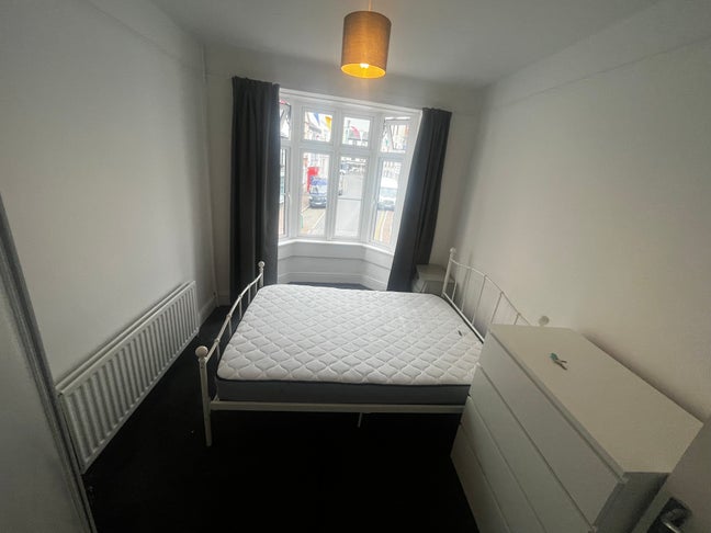 Double room with bay window.  Main Photo
