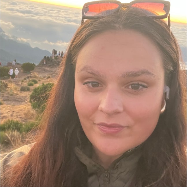 22 year old female, work in the NHS, looking ... Main Photo