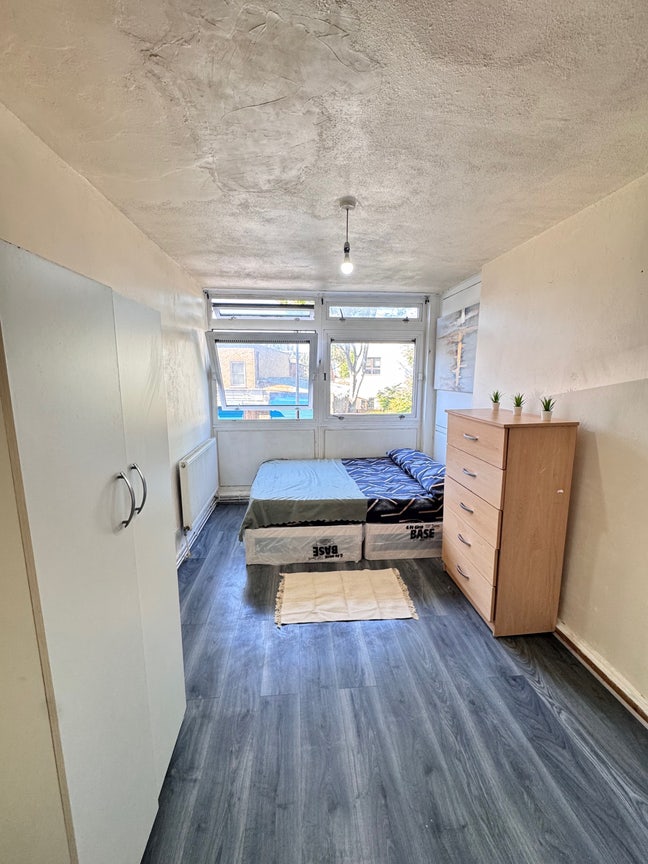 2 Nice Rooms in Whitechapel-3mins to 🚂-Bills Inc!  Main Photo