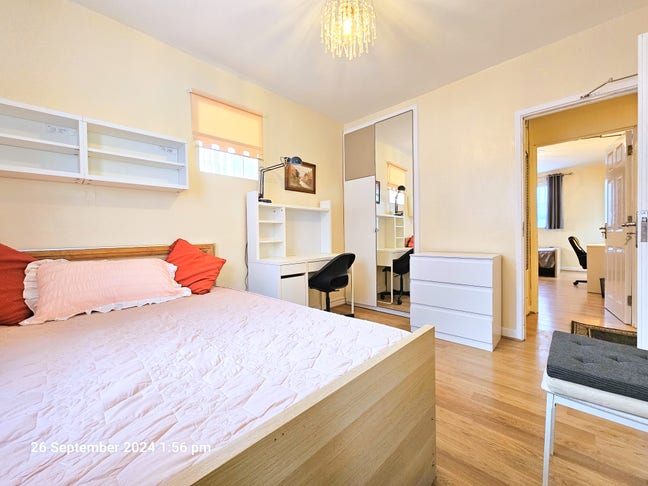 4 Bedroom flat in NW1 Main Photo