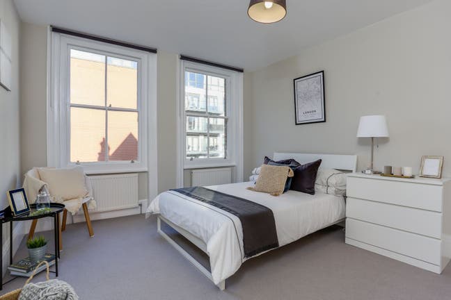 Lovely Bedroom With Private Bathroom in Ealing W5 Main Photo