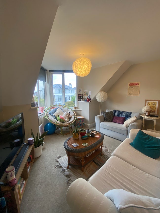 Room Available in Lovely TW Flat 🌟 Main Photo
