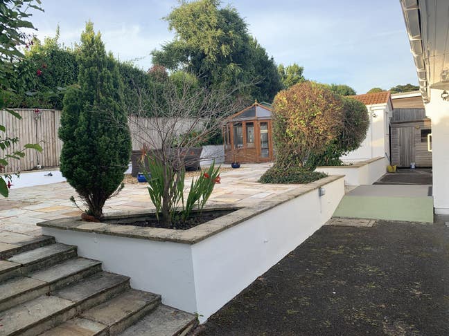 Detached bungalow, quiet private area Main Photo