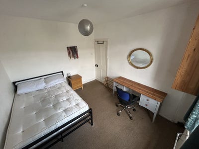 Double Room All Bills Included Lots Of Room  Main Photo