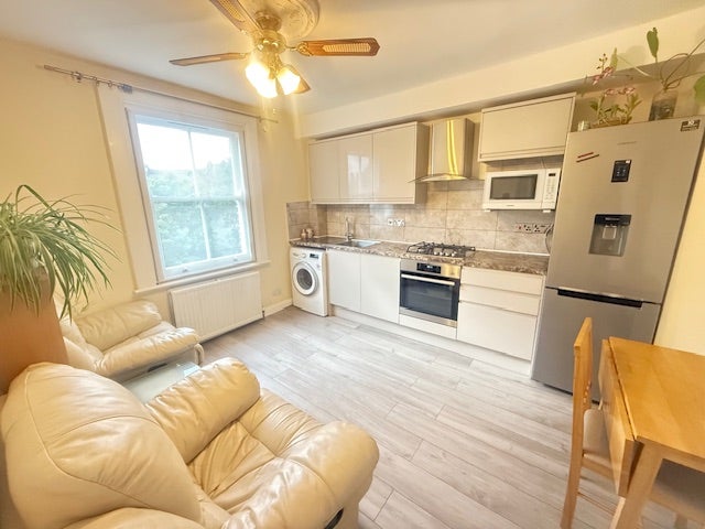 Very nice cozy 1 double bed flat victorian buildin Main Photo