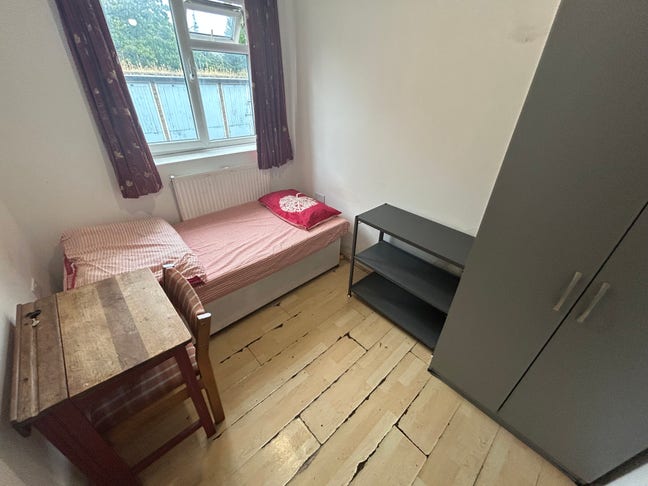 Single Bedsit Hammersmith W6 (Que Carl)  Main Photo