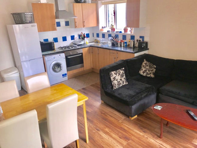 Great 4 Bed Flat Clapham Common  Main Photo